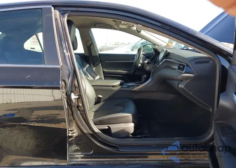 2021 Toyota Camry Se z USA, uszkodzony, nr VIN 4T1G11AK5MU455194